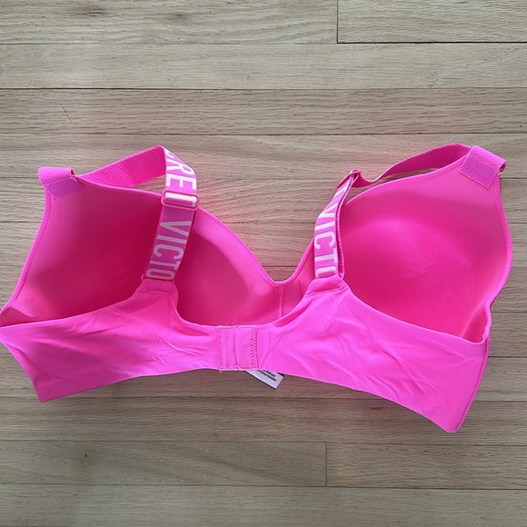 Victoria's Secret Wireless Pink Bra - 38D - Picture 4 of 7